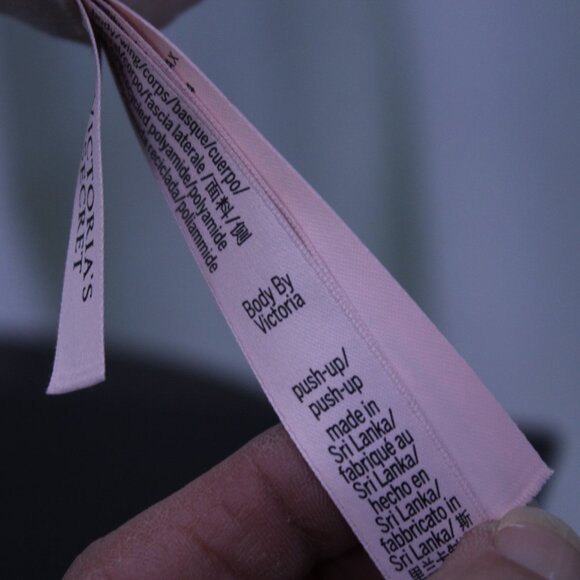 Victoria's Secret Blush Bra - Picture 5 of 9